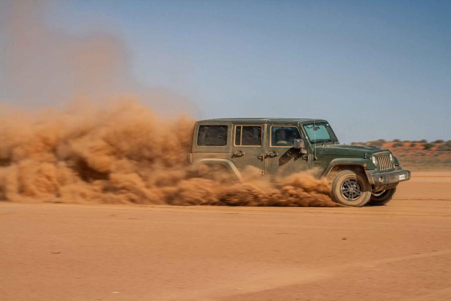  Jeep Wrangler Unlimited 75th Anniversary 2016 года  (AU) (фото 2 из 9)